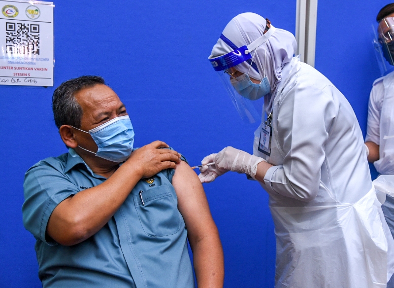 阿敏努丁接种第一剂辉瑞冠病疫苗。