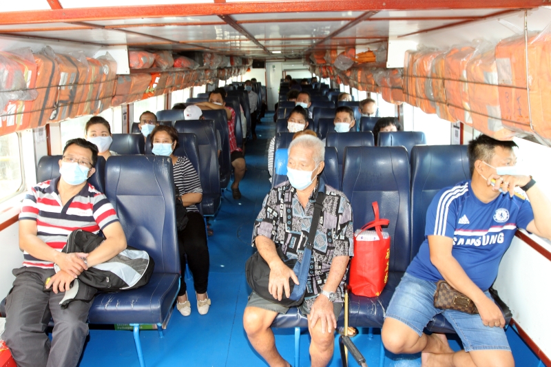 乘客都对重返旧码头上下船感到高兴，他们对巴生港务局提升码头设施的努力给予嘉许和肯定。
