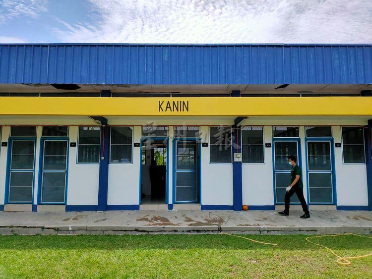 入境的宠物皆需通过检疫,确保不把病毒带到我国。 入境的宠物皆需通过检疫,确保不把病毒带到我国。