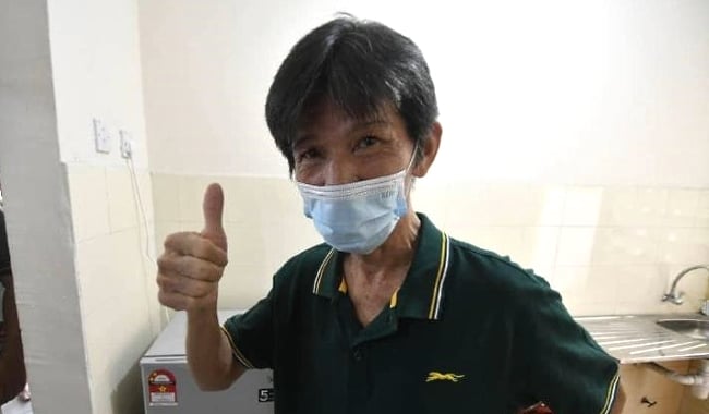 Liang is very happy with his new house. SIN CHEW DAILY Liang is very happy with his new house. SIN CHEW DAILY