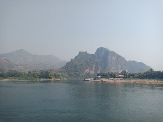 从帕乌洞往外看到的景色。