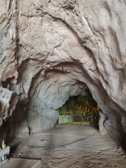 帕乌洞雄伟的入口。