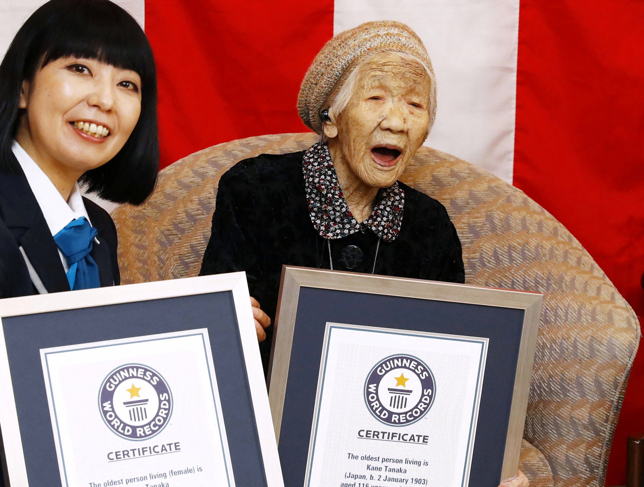 2019年3月9日，健力士世界纪录组织确认田中力子（右）以116岁零66天高龄成为“全球在世最长寿老人”。而今年118岁的她将成为奥运史上年纪最长的火炬手。（网络照）

