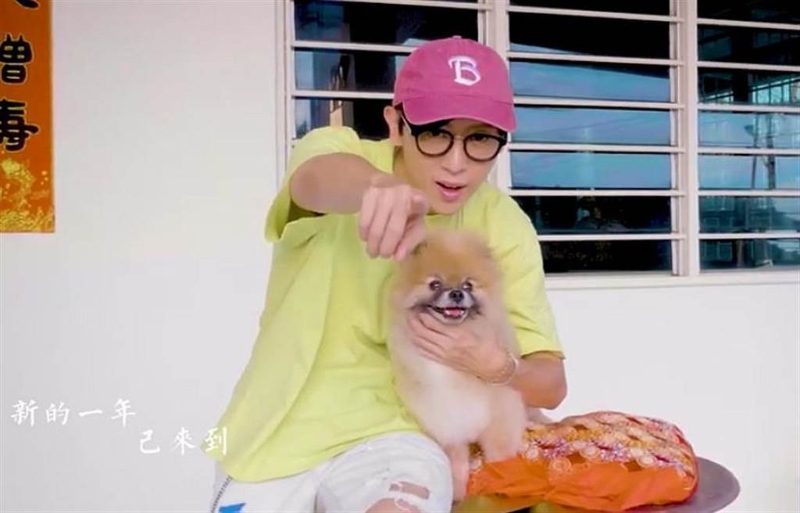 方烱彬带爱犬Bingo一起拍新歌MV。