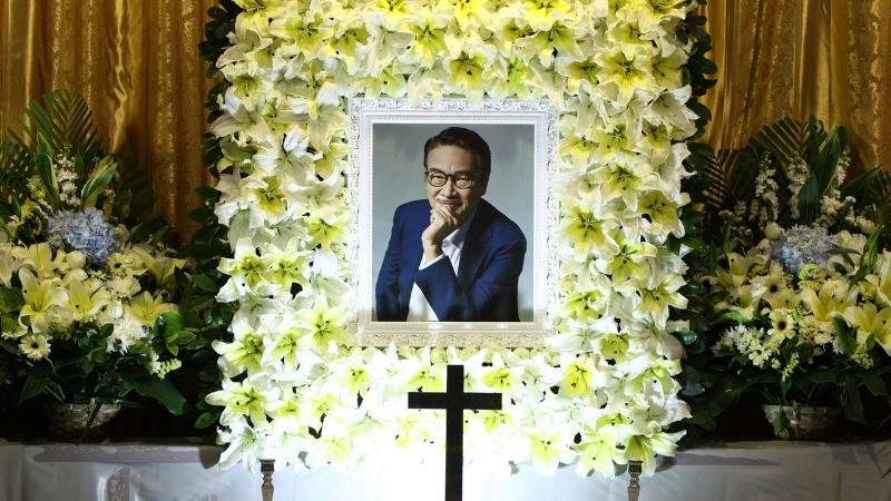 吴孟达丧礼设灵仪式在红磡世界殡仪馆举行。