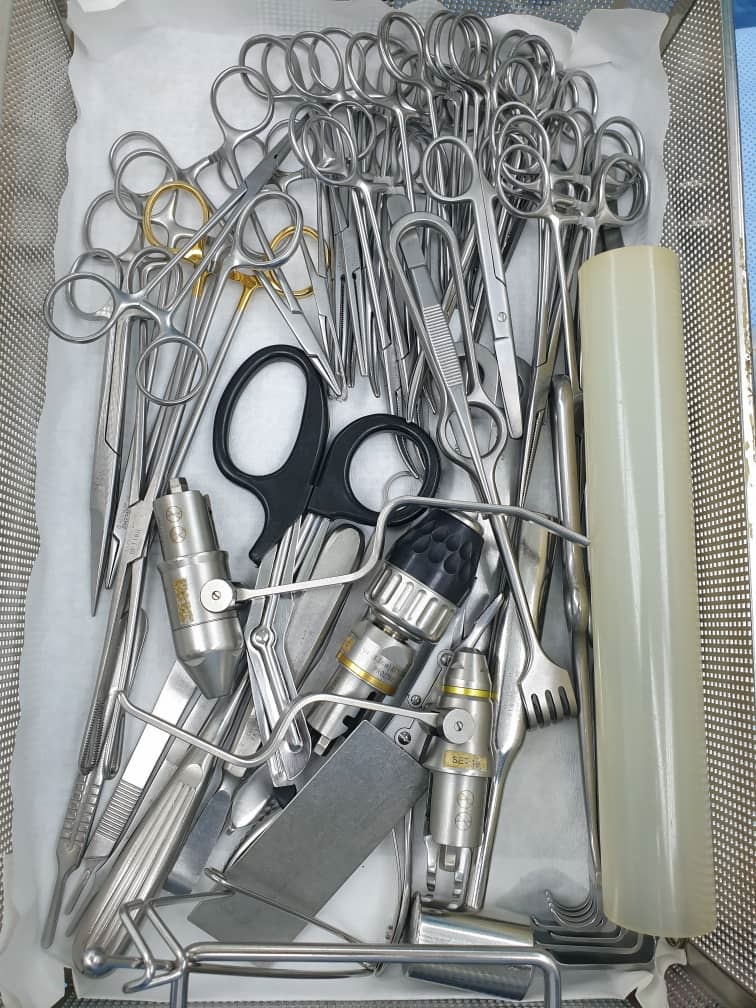 骨科手术的基本器械。（受访者提供照片）