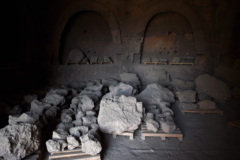 这是当年被毁坏的巴米扬佛像的遗迹。

