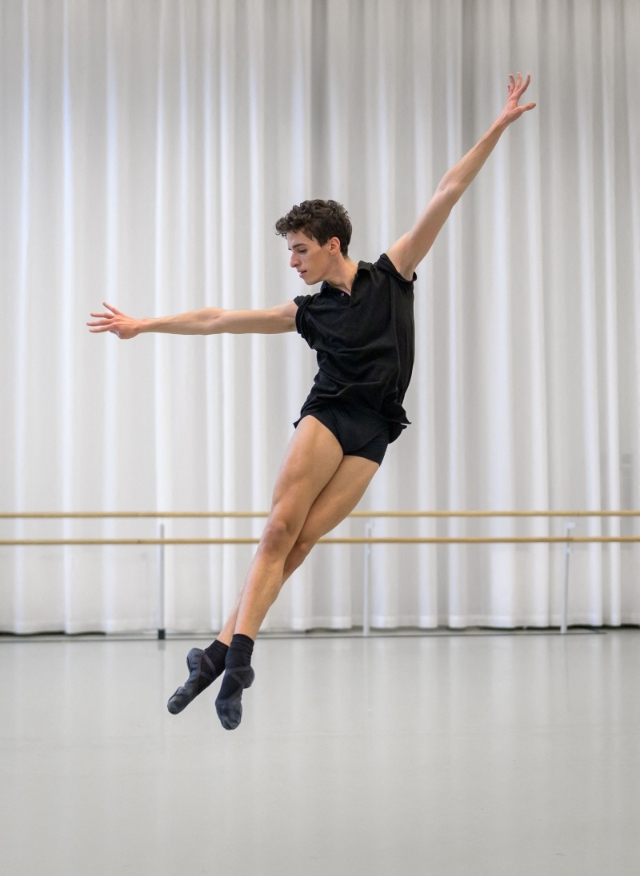 12岁才开始学芭蕾的阿德尔-诺尔，5年后的上个月在瑞士洛桑国际芭蕾舞大赛上赢得3个奖项，成为首位在该大赛上夺奖的埃及芭蕾舞者。（法新社照片）

