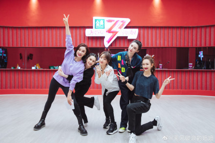 杨丞琳成功踢馆《姐姐2》，与杨钰莹、张柏芝、王鸥与袁姗姗分成同一组。