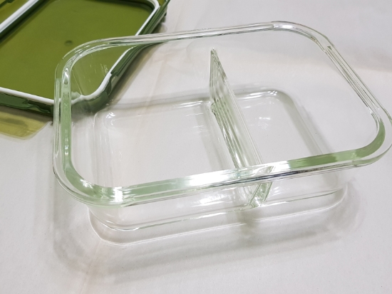 若要使用玻璃材质的容器当便当盒，得先注意有关材质是否适合放入微波炉加热。