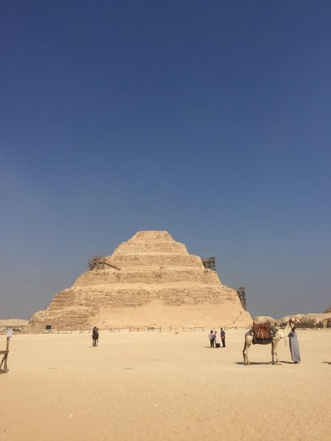 孟斐斯世界最古老的左塞尔金字塔，是埃及第一座金字塔。