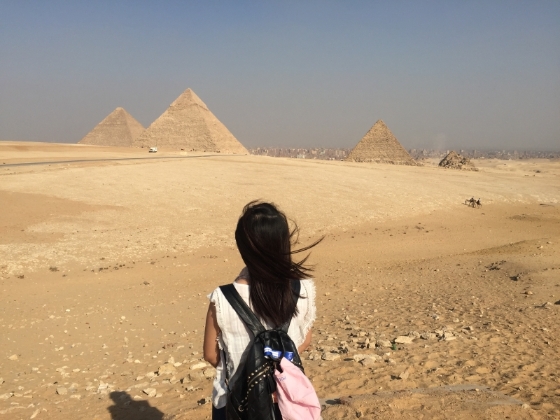 此时此刻，用眼睛看着眼前这么近那么远的金字塔群。这一刻，不是梦，是圆梦。