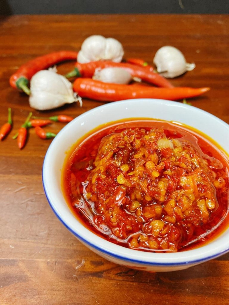 民宿食堂自制的辣椒酱深受欢迎，嗜辣族可来挑战味蕾。