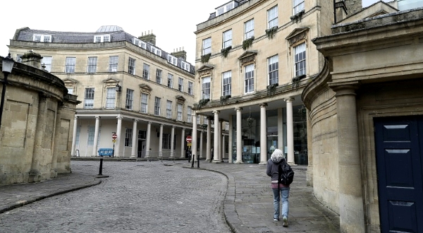 In future, polluting cars must pay a daily charge to drive in the center of Bath. AFP