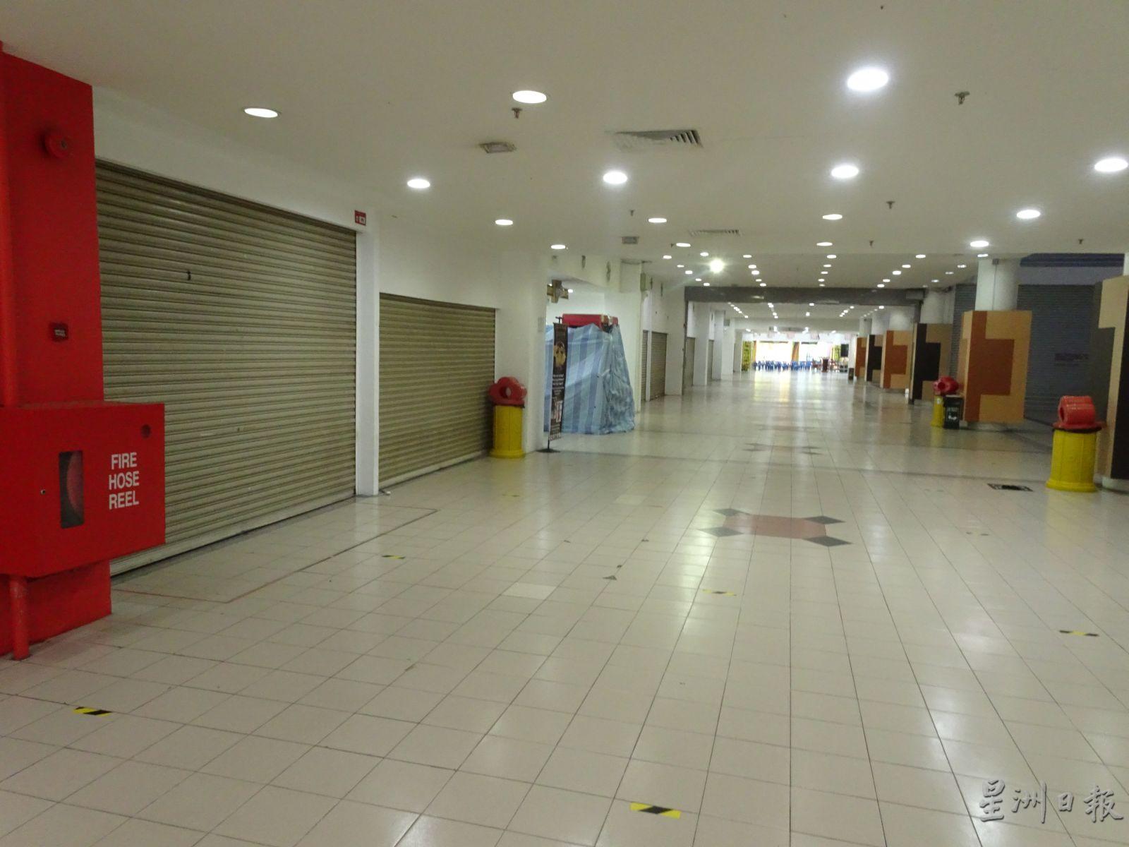 马六甲广场内有不少空置店铺。
