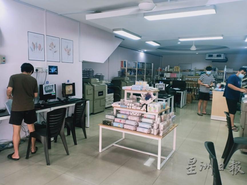 印刷店是大学生的主要去处，基本上每家店在高峰时期多会爆满。