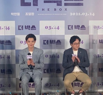 《逐梦练习曲》导演梁正雄（右）打趣是EXO的粉丝，所以找灿烈来演出。