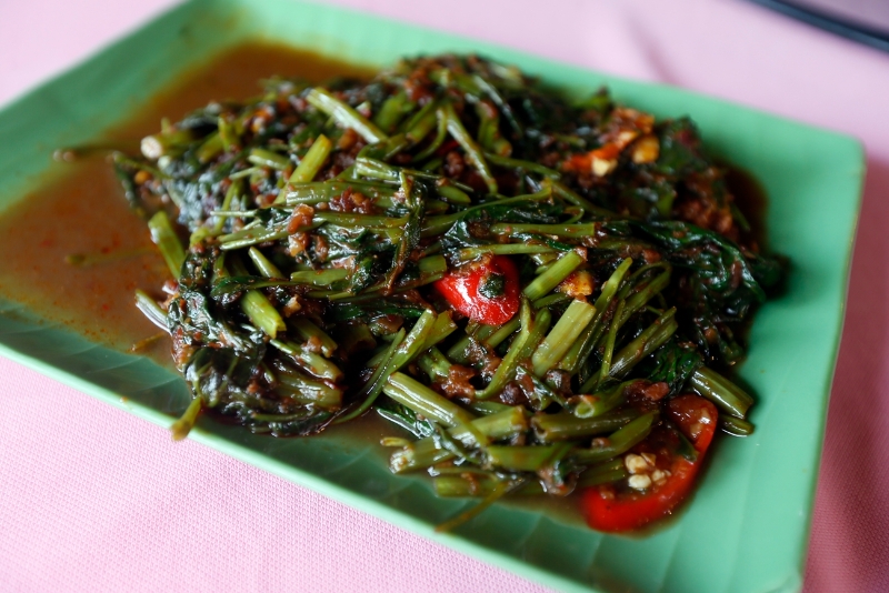 辣椒（Belacan）翁菜（RM10.00/小，RM15.00/大）是不少人大爱的料理之一。