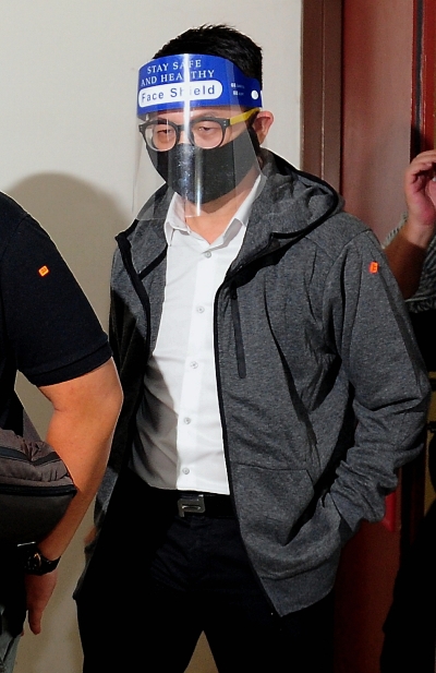蔡寿明被控贪污21万5700令吉，对两项罪名表示不认罪。  