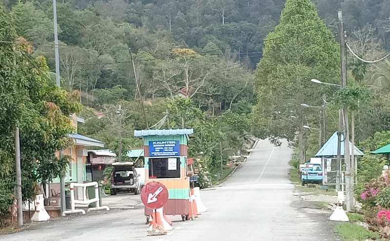 进入埔来山区范围,须缴付3令吉的停车费。 进入埔来山区范围,须缴付3令吉的停车费。