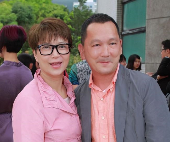 廖启智在艺员训练班受训时，认识了陈敏儿，二人于1987年11月11日注册结婚，婚后育有3名儿子。