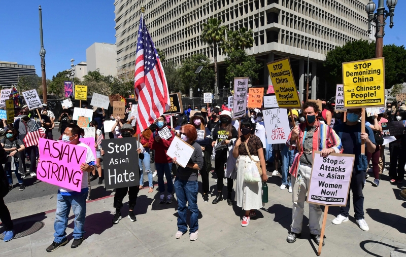 数百人聚集起来，共同谴责近期在美国多地发生的针对亚裔的暴力犯罪及歧视事件。