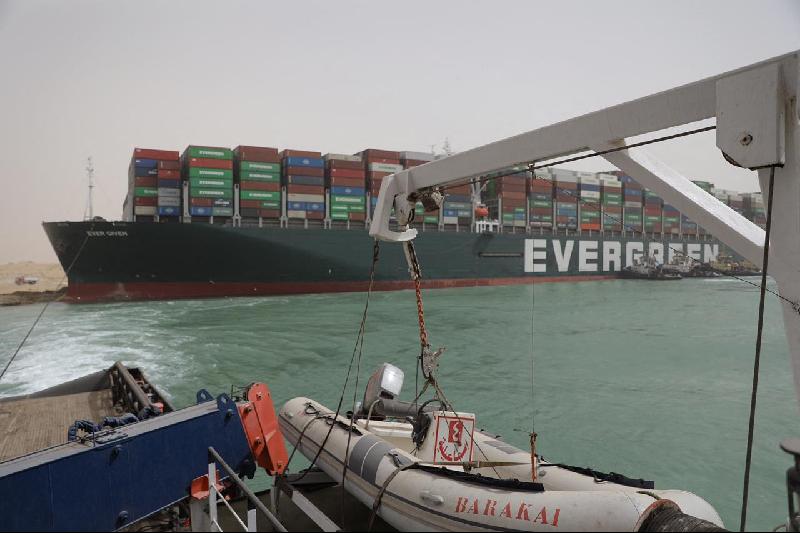 苏伊士运河是全球最为忙碌的海运路线，作为欧洲与亚洲的物流出入口，并占世界贸易量总额12%。(图：法新社)