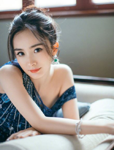 杨幂是中国的一线女星，是许多粉丝心目的中女神。

