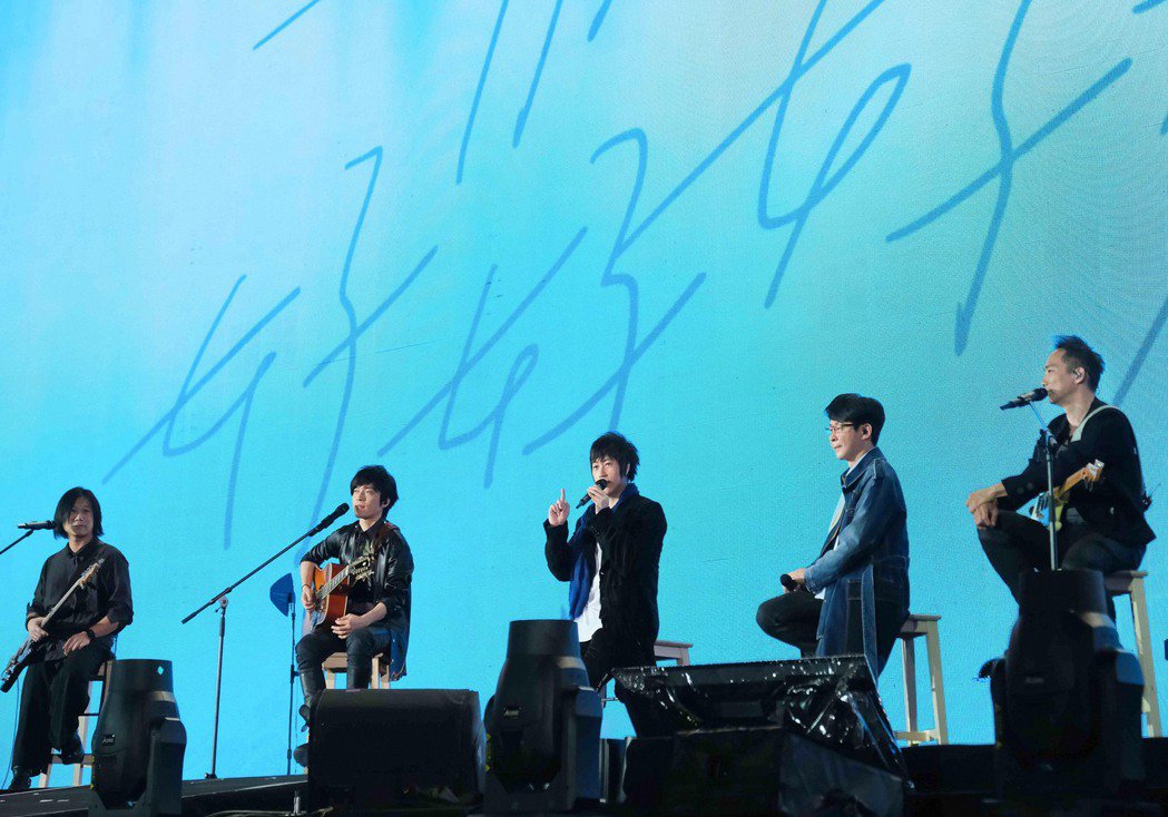 五月天3月29日在台南举行最终场《好好好想见到你》演唱会，开心欢庆成军24周年纪念日。