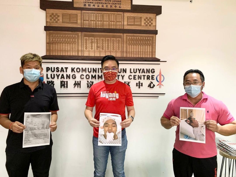 左起：沈仕强、冯晋哲、王琡霞展示伤者刘勇胜的图片和报案书。