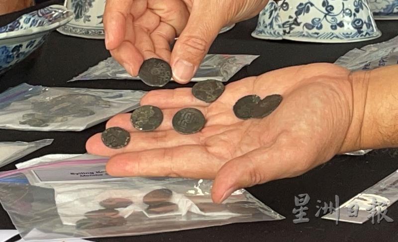 考古团队发现马六甲苏丹王朝时期的钱币。