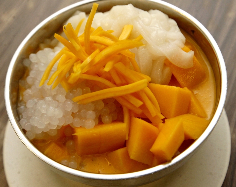 芒果河粉（RM9.50）是以假乱真的甜点，“河粉”使用果冻制成，口感嫩滑。