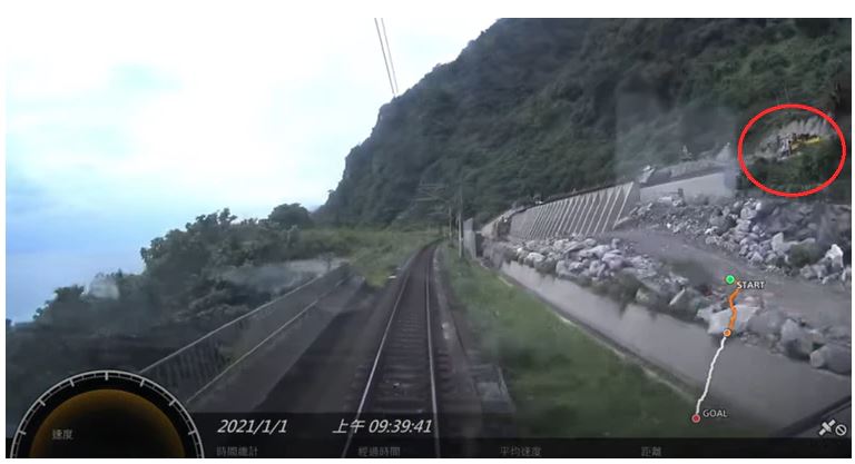 “台湾交通铁道影像”今年1月曾在YouTube分享影片，该影片为司机员视角，驾驶时间是今年元旦，事发路段当时就已在施工，影片右上方斜坡上停放一辆工程车。（影片截图）