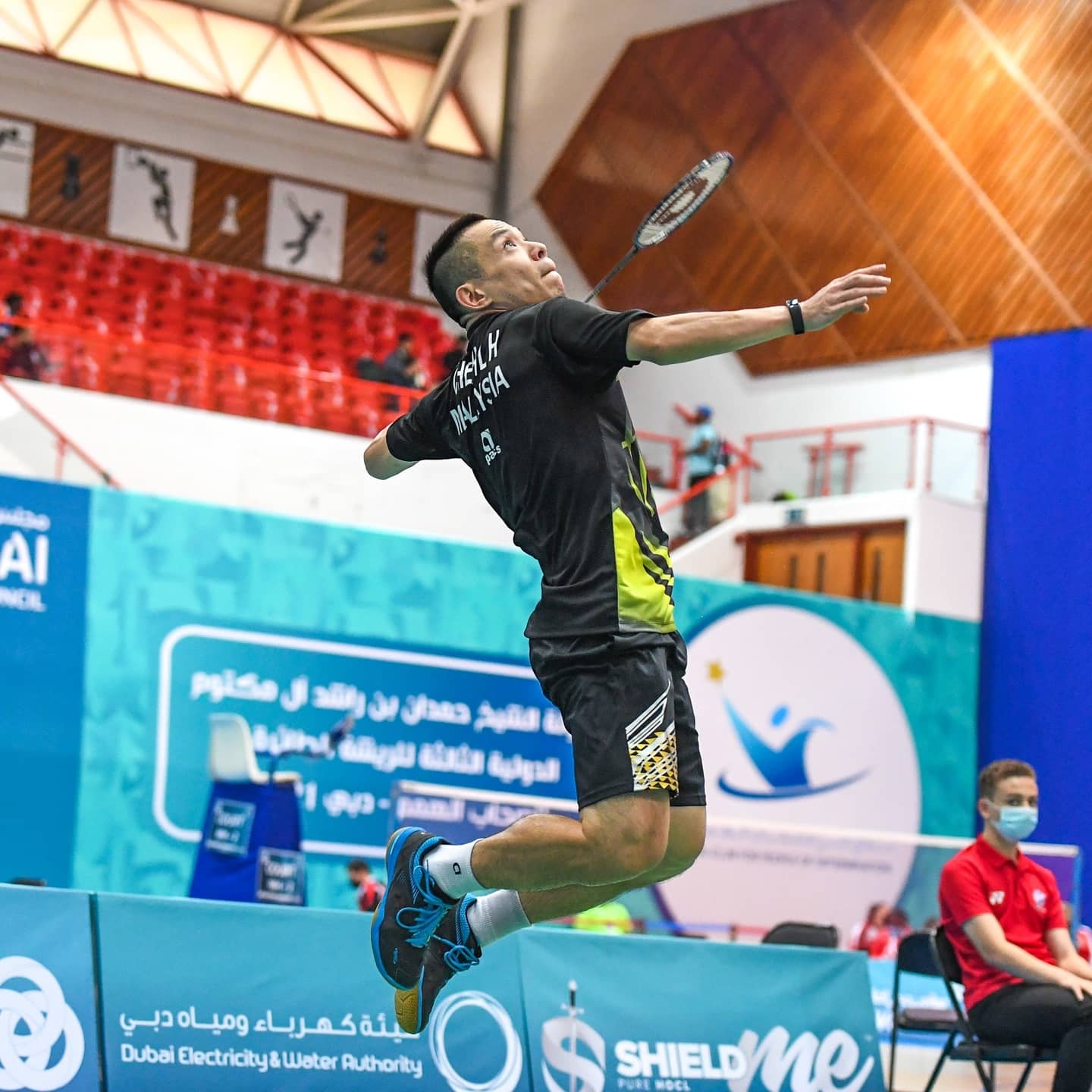 谢儮好在迪拜残疾羽球国际赛SU5（上肢残疾）级别的男单决赛力挫印尼的世界冠军迪瓦，证明自己有能力在东京残奥会争金。（世界羽联脸书照）