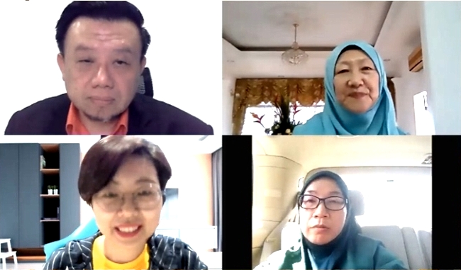 Malaysian Chinese Muslim Association (Macma) president Prof Taufiq Yap Yun Hin (top left) and three other Chinese Muslims were invited to speak in a virtual event organized by the women's wing of Kuala Lumpur and Selangor Chinese Assembly Hall on whether Chinese Muslims should celebrate Chinese New Year. Huang Xiu Mei is on top right.