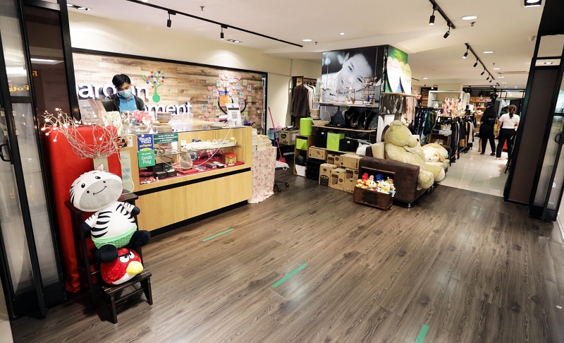 位于IOI城市广场的Bargain Basement慈善零售店以低价出售民众捐出的二手物品，所有收入将捐给各个慈善机构。