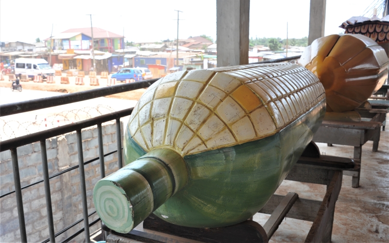 这些棺材除做实际用途外，也被当做艺术品展览，形成了加纳独特的棺材文化。（图：新华社）