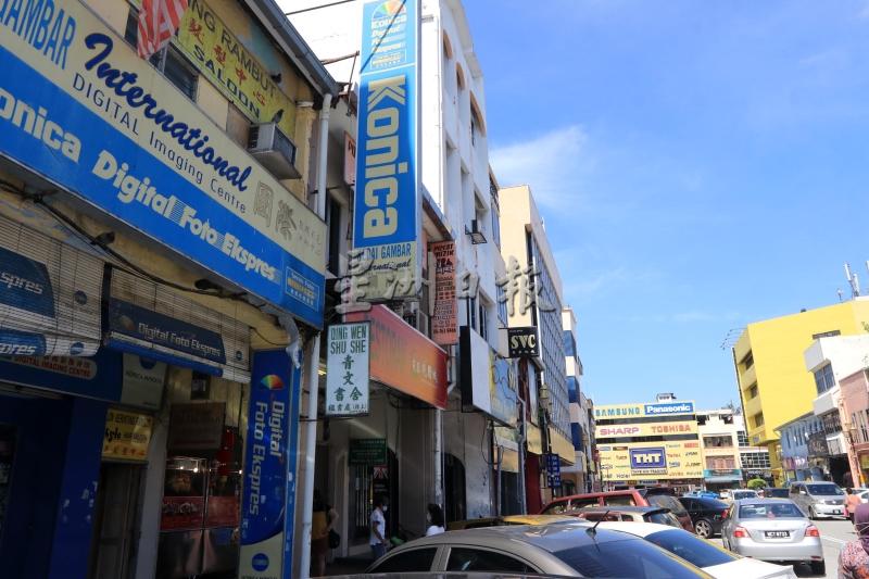 芙蓉市区一些街道的商店走廊，长期都面对鸽子所带来的问题，希望地方政府可以协助解决。