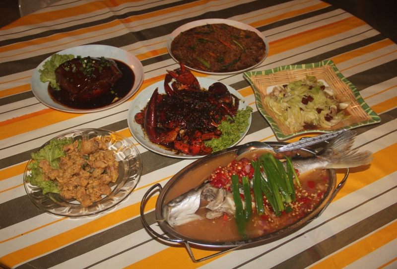 “无量追心楼”的美食结合了中式湖南风味、本地风味及越南风味，许多菜色都与众不同。