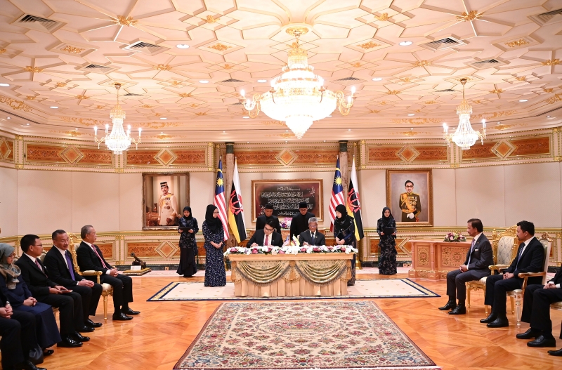 马来西亚和汶莱签署石油与天然气一体化开发协议。（马新社图片）

