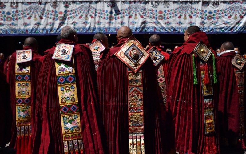 共13名考僧通过立宗答辩，被授予学位证书，并获赠五彩缎、干果、袈裟等。

