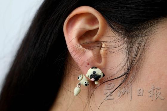 邝慧琪五六年前制作的软陶耳环。 