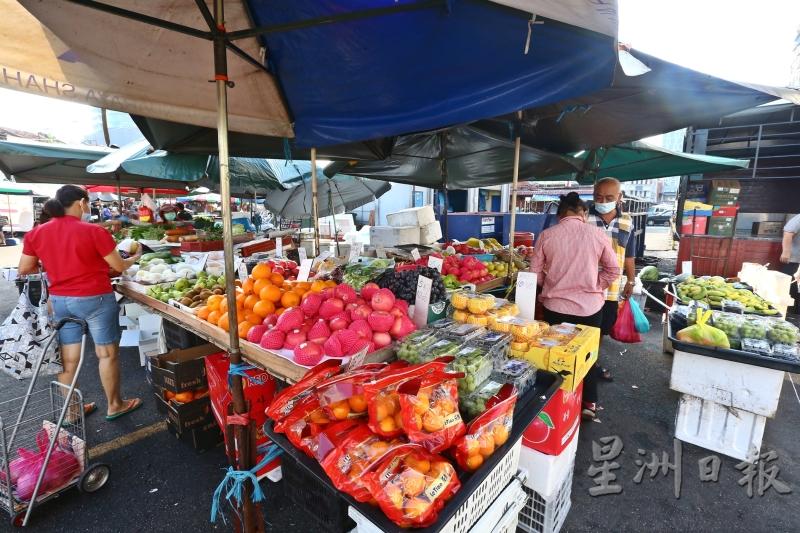 水果商贩指出，水果价格根据季节及产量浮动，有起有落是很正常的事。

