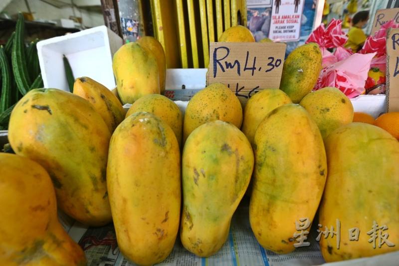 木瓜有许多不同的品种，也会有不同的价格，市场上有卖到每公斤5令吉，也有的每公斤仅4令吉30仙。


