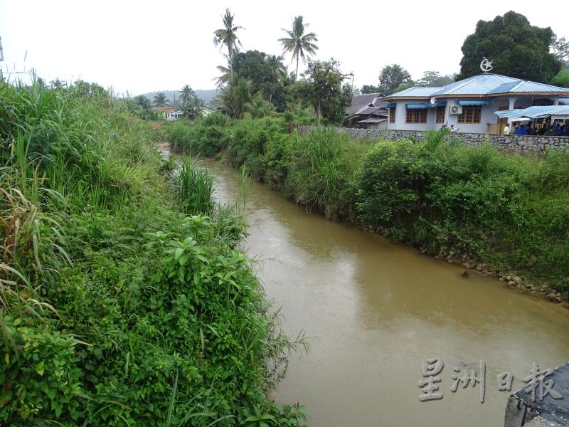州政府在地罗叻市镇启动治水研究计划，该计划预计耗时一年完成调查，以全面性解决当地的水灾问题。