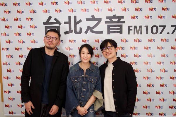 刘若英邀请合作多年的音乐人好友葛大为(左)、陈建骐(右)上节目畅聊。
