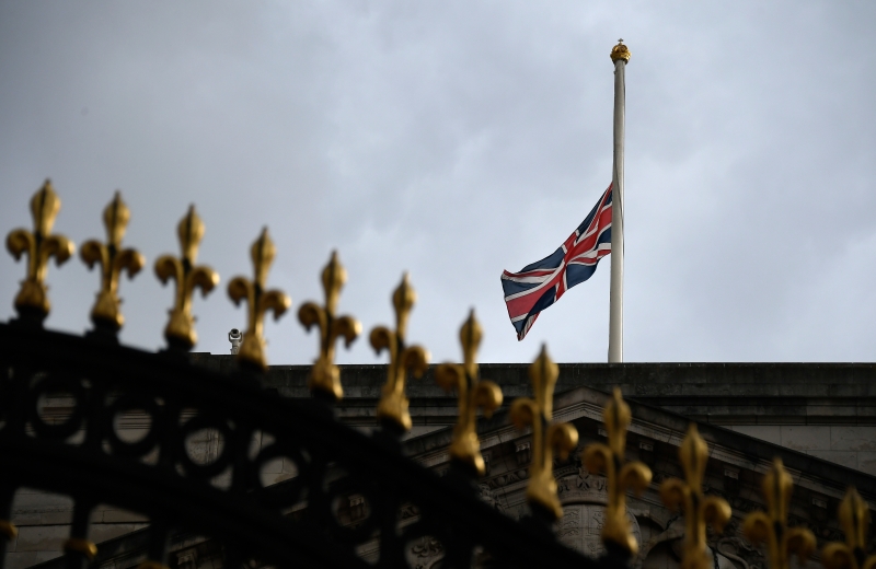 英国各主要建筑物皆降半旗悼念菲腊亲王。
