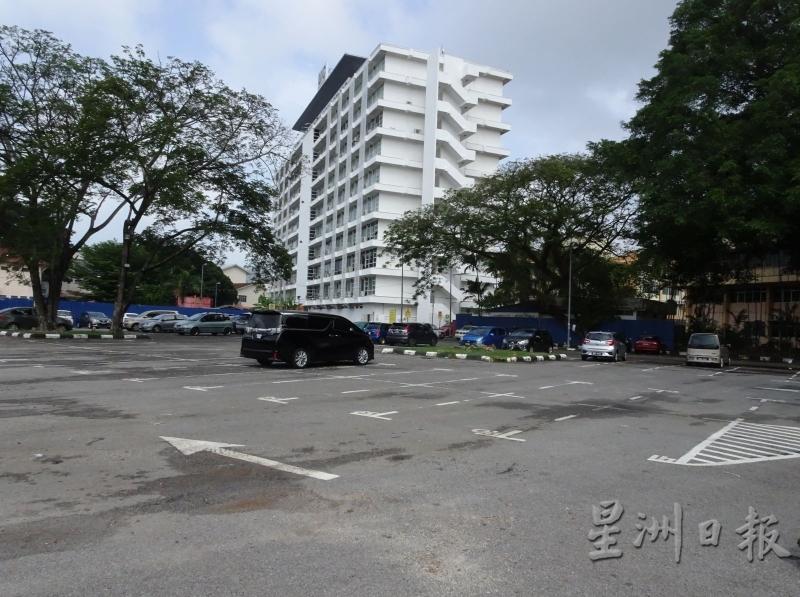 刘志俍建议市集搬到城市转型中心的停车场举办。