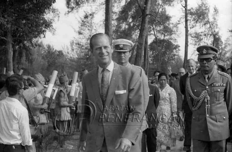 菲腊亲王于1972年访问丹绒亚路。（新闻局档案照）