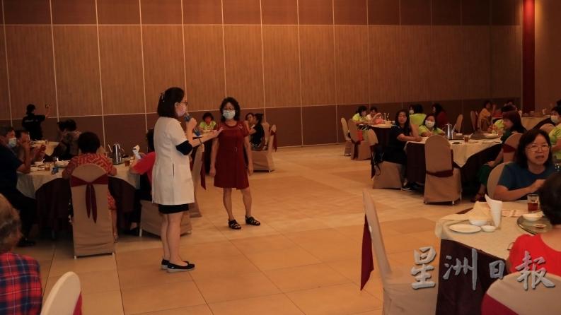 马华亚沙区会妇女组举办“爱健康”交流会，邀请药剂师前来讲解，让公众接收正确的接种疫苗资讯。